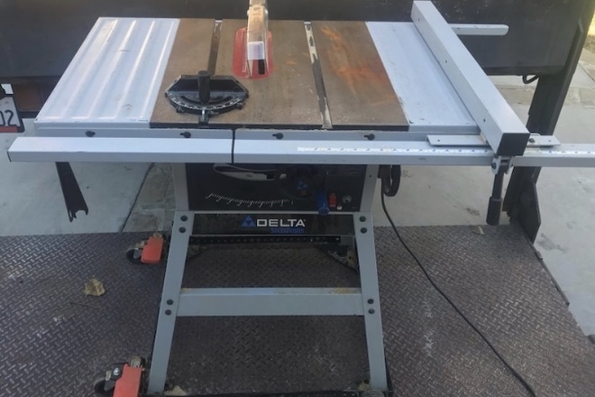 Delta 10 Table Saw Clearance 100%, 52 